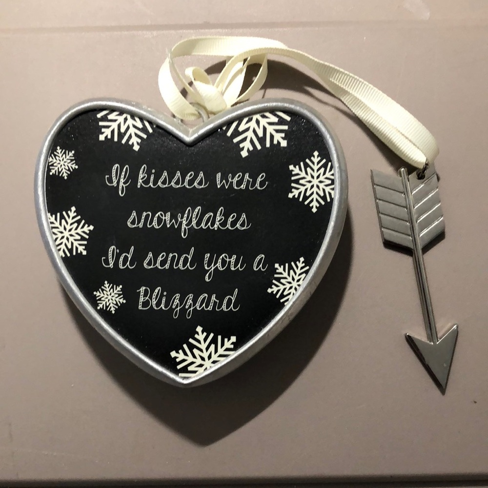 🛍️Heart-Shaped Sign with Arrow Great for Long Distance Relationships